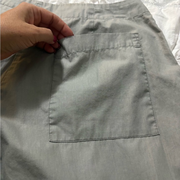 Roni Rabl Light Gray Wide Leg Culottes/Capri Pants. Zipper Button Closure Size M - Picture 15 of 15